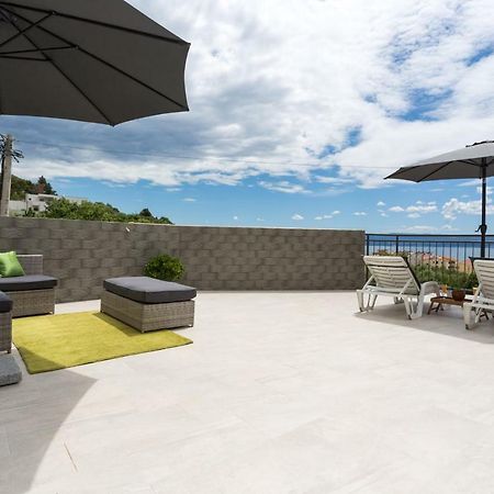 Apartments Lidija - Sea View Apartment With Exclusive Right Of Using Hot Tub Or Split Level Apartment With Exclusive Right Of Using Pool Podstrana Eksteriør bilde