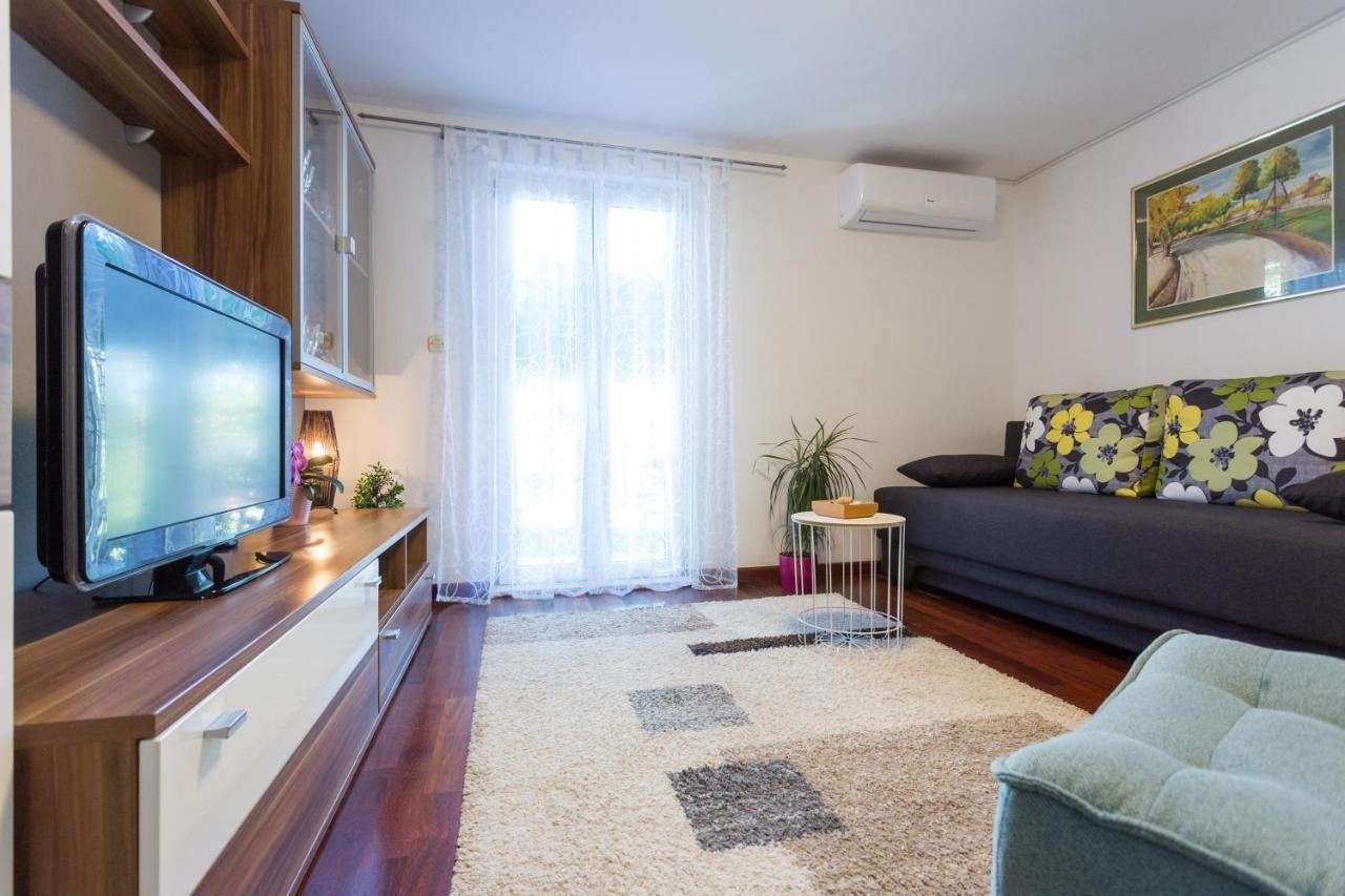 Apartments Lidija - Sea View Apartment With Exclusive Right Of Using Hot Tub Or Split Level Apartment With Exclusive Right Of Using Pool Podstrana Eksteriør bilde
