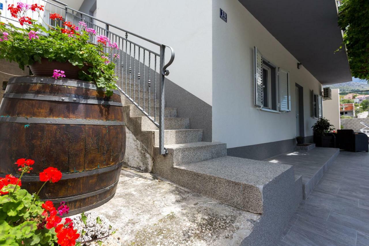 Apartments Lidija - Sea View Apartment With Exclusive Right Of Using Hot Tub Or Split Level Apartment With Exclusive Right Of Using Pool Podstrana Eksteriør bilde
