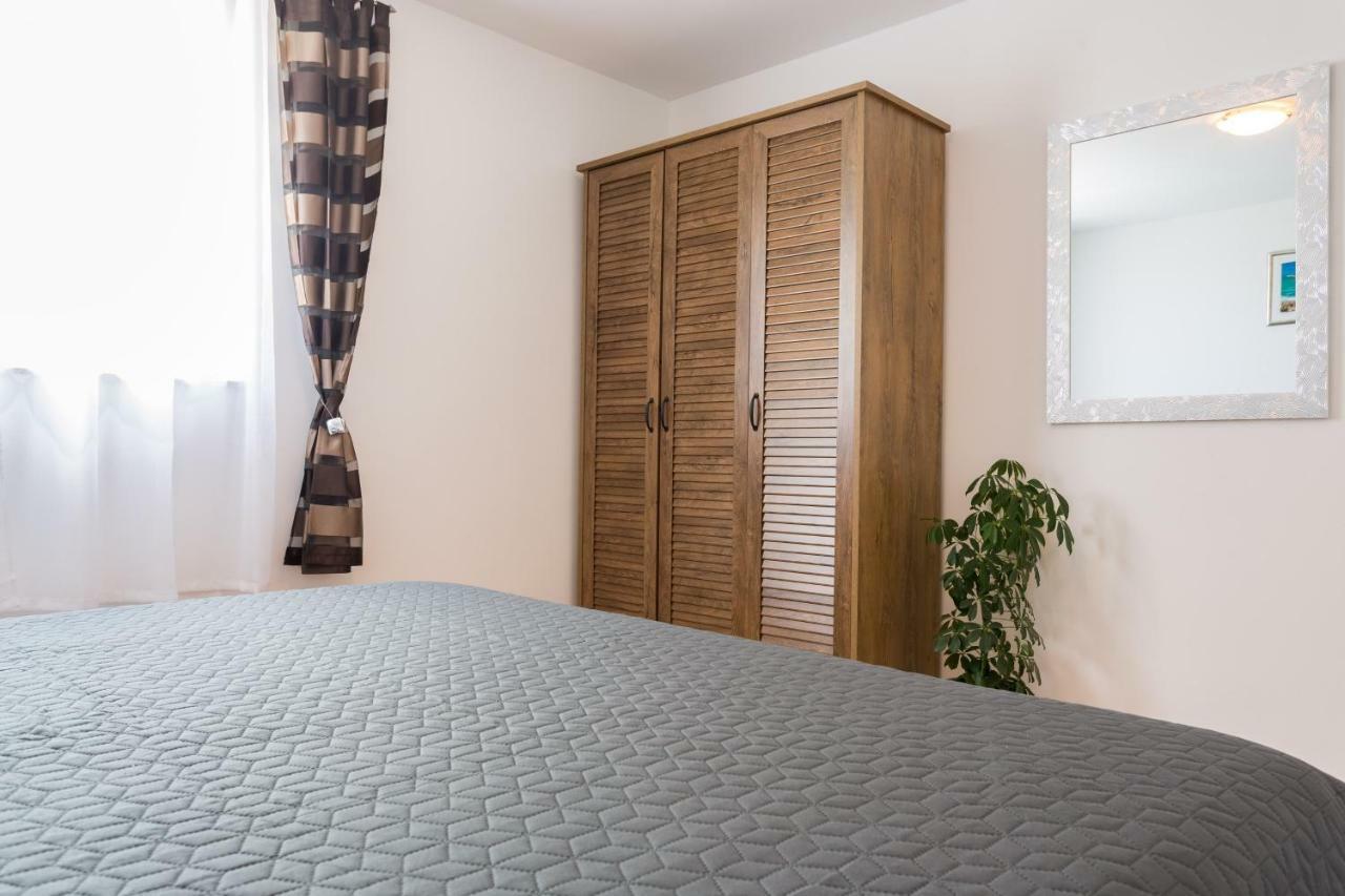 Apartments Lidija - Sea View Apartment With Exclusive Right Of Using Hot Tub Or Split Level Apartment With Exclusive Right Of Using Pool Podstrana Eksteriør bilde
